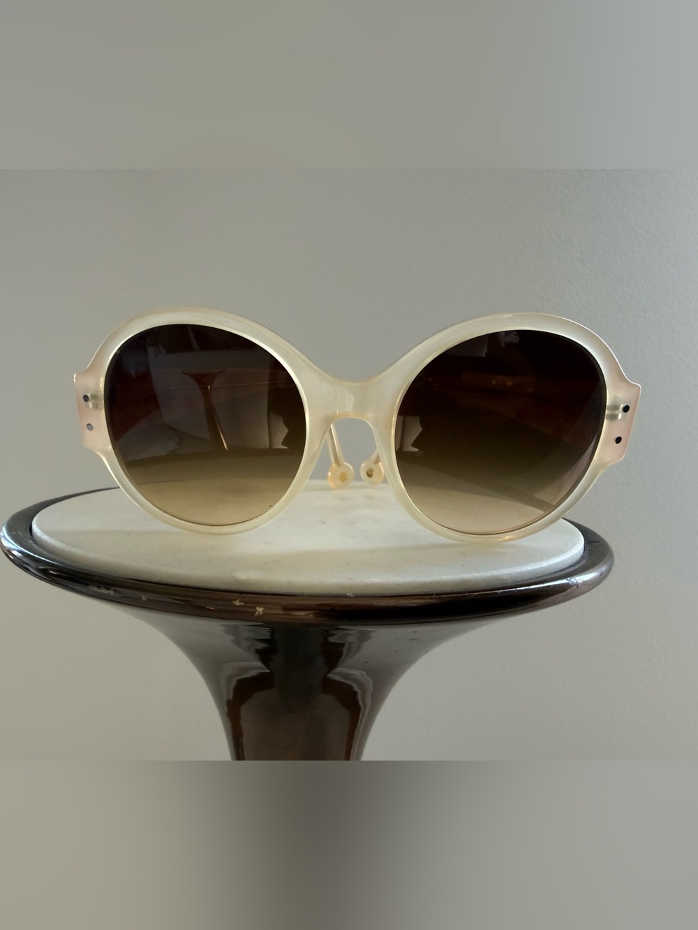 Cream Round Sunglasses with Brown Gradient Lenses